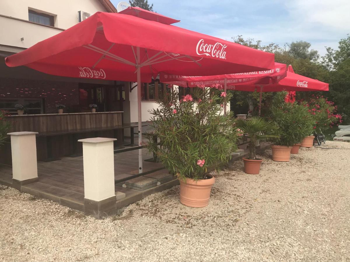 Admiralitas Kitchen And Restaurant Bed & Breakfast Leanyfalu Exterior photo